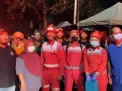 Tim Ambulans PMI JB Bantu Korban Luka Kebakaran Palmerah